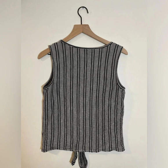 W5 Anthropologie Tie Sleeveless Shirt, Size Medium Made in USA Black/White EUC - Picture 4 of 6